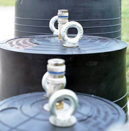 Металеві кільця біля основи не призначені для страховки і можуть використовуватися тільки для вилучення виробу з труби в спущеному стані.